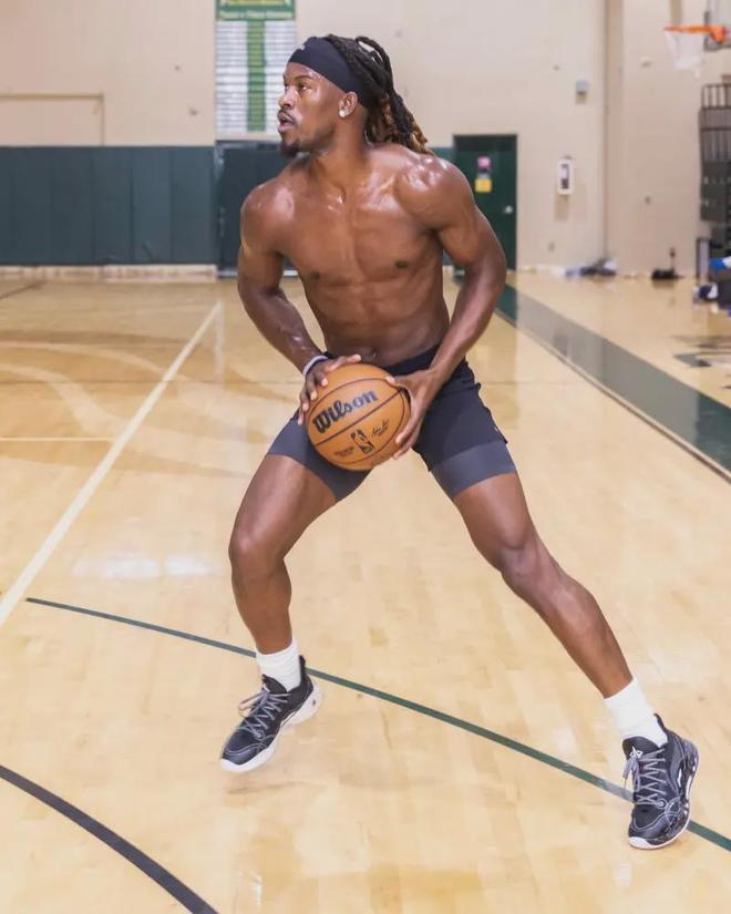 他不仅强调 他不仅强调